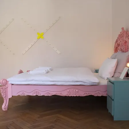 Temporary Apartment *